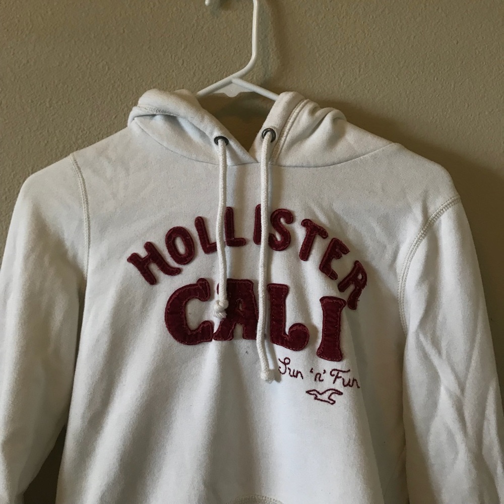 red and cream hollister sweatshirt